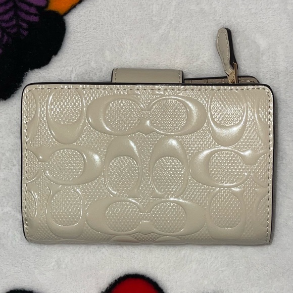 Coach Medium Corner Zip Wallet In Signature
Leather - Picture 3 of 9